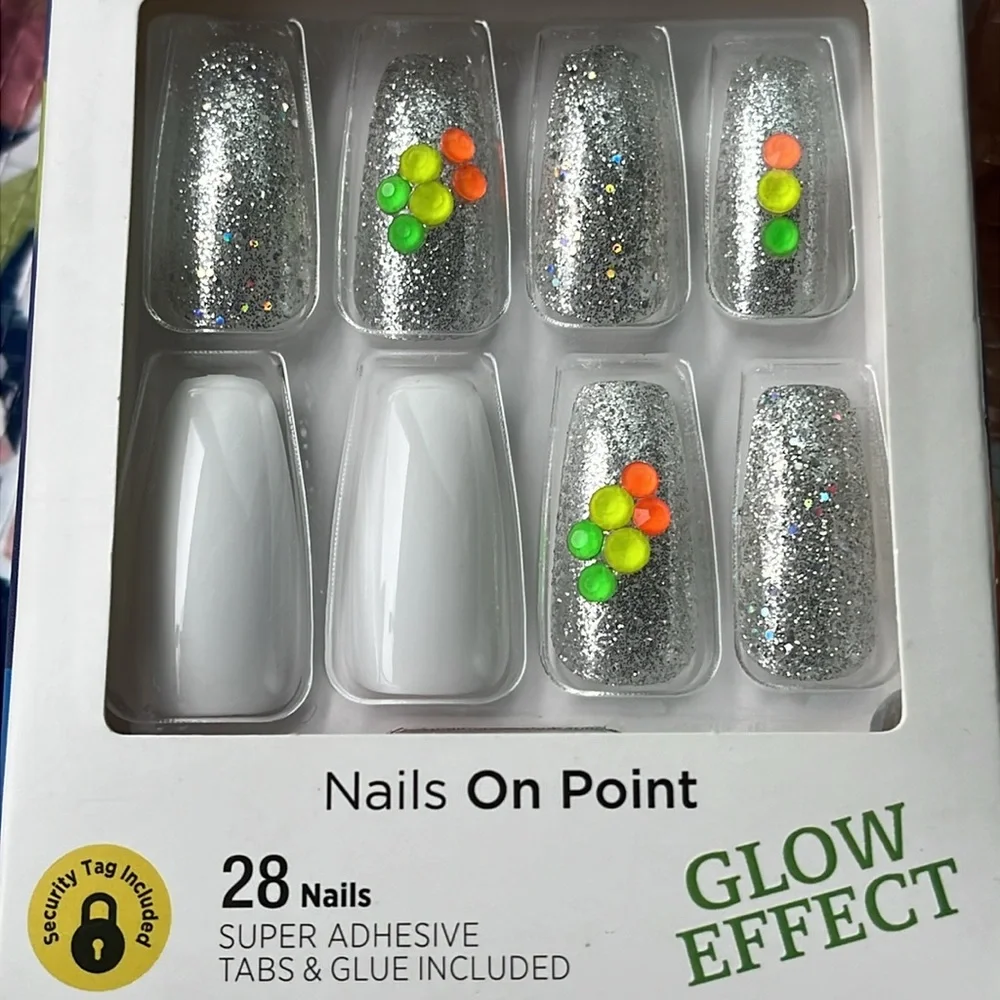 New KISS Voguish Fantasy Glow Effect Long Nails - GLUE ON- Silver Glitter, White